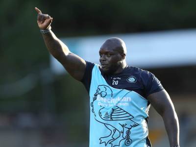  Adebajo Akinfenva fudbaler diže 200 kila 