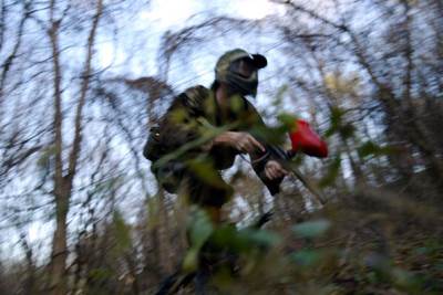  U uniformi i sa puškom za "paintball" krenuo u centar Banjaluke 