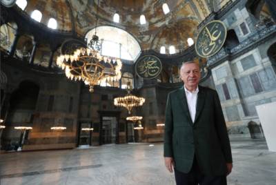  Erdogan nasmijan u Aja Sofiji: Pravoslavne ikone će prekriti tokom molitve! 