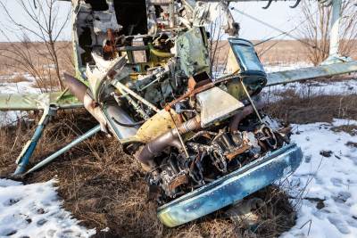  Nesreća tokom treninga: Srušio se avion za obuku, posada iskakala padobranom 