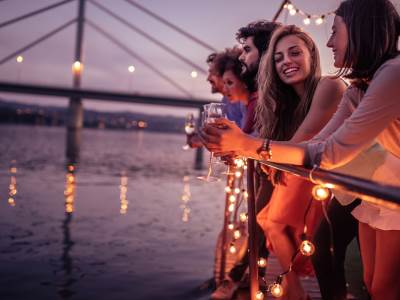  Svijet kritikuje mlade, oni su krivci za buktanje korone: Niste nepobjedivi 