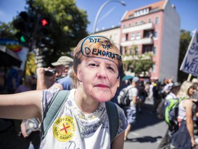  Hiljade "antimaskera" protestovalo u Berlinu 
