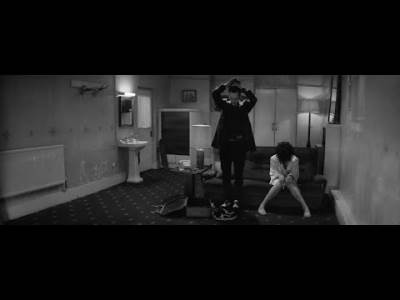  Hit dana: The 1975 - Somebody Else 