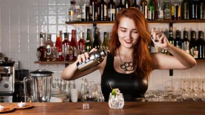  Kafana "Ostvareni san": Sve konobarice udale se "za šankom"! 