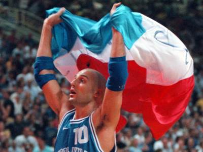  Sjecanja-Atina-1998-SR-Jugoslavija-sampion-svijeta-finale-Zeljko-Rebraca-banana-Bodiroga-MVP 