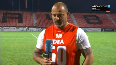  Divan gest Dejana Stankovića: Na intervju došao u dresu Majkla Odža! (VIDEO) 