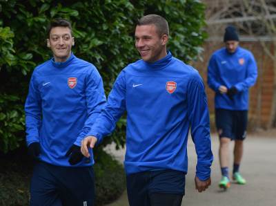  Mesut-Ozil-Arsenal-Lukas-Podolski-super-je-lik-plata-milion-i-po-evra-mjesecno 