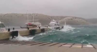  Jako nevrijeme pogodilo Hrvatsku, potop u Dubrovniku, letjeli dušeci i peškiri na plažama 