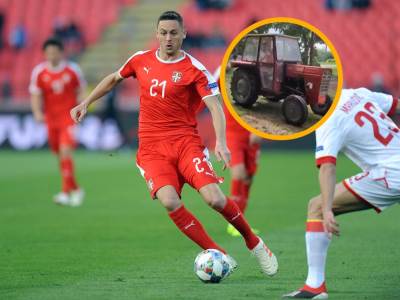  Nemanja-Matic-vozi-traktor-sa-sinom-Vrelo-kod-Uba-Mancester-junajted-VIDEO 