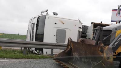  Kamion iz Srbije naletio na golf: Petoro ljudi povrijeđeno kod Zvornika 