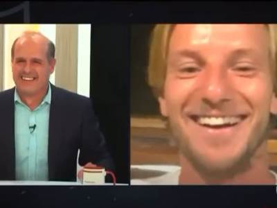  Ivan-Rakitic-skace-u-bazen-obucen-uzivo-program-VIDEO-Sevilja-Liga-Evrope-trofej-Inter-Barselona 