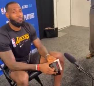  Lebron Džejms slikanje i čitanje knjiga 