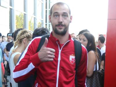  FK-Crvena-zvezda-put-u-Albaniju-aerodrom. 