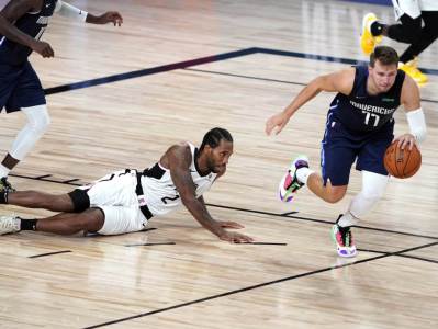  Kristaps-Porzingis-povredjen-ne-igra-protiv-Klipersa-petu-utakmicu 