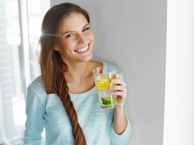  Najzdravija navika koju možete da usvojite: 7 razloga da dan započnete ovim napitkom 