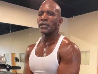  Jak kao stena i u 58. godini: Pogledajte moćnog Ivandera Holifilda! (VIDEO) 