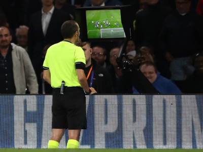  Džunejt Čakir sudi BiH - Poljska 