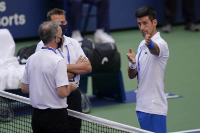  Novak-Djokovic-diskvalifikovan-sudija-Soren-Frimel-US-open-pogodio-linijski-sudija-lopticom-u-grlo 