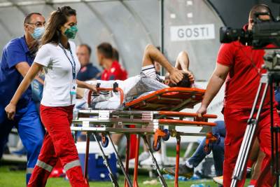  Oglasila se Zvezda: Imaju poruku za Docića koji je iznet sa terena zbog povrede! 