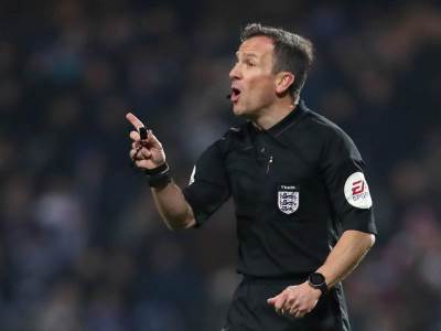  Sudija Kit Straud prekršio protokol poljubio loptu na utakmici Votford Midlzbro 