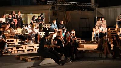  Da li su propisane mjere prestroge prema pozorištima? 