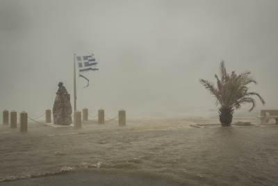  Uragan Janos pogodio Grčku: Snažan vjetar baca jedrilice na stijene, tonu brodovi a najgore tek slijedi! (FOTO, VIDEO) 