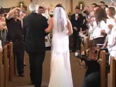  Gosti šokirani: Mlada se od treme upiškila na venčanju 
