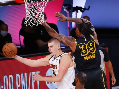  NBA-Nikola-Jokic-protiv-Dvajt-Hauard-Denver-Nagets-Los-Andjeles-Lejkers 