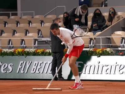  Novak se ljutio upozoravao sudije popravljao teren plasman u osminu finala nije dolazio u pitanje 