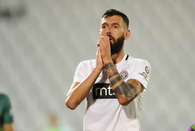  Šok za Partizan pred pauzu i derbi: Ispustio pobedu sa igračem više! 