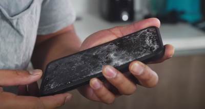  iPhone koji se sam popravlja?! Apple sprema revoluciju, otkrili planove za iPhone telefone, moći će i da se savijaju! 