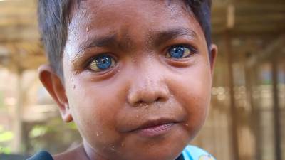  Genetska mutacija - plave oči i bronzani ten: Pleme domorodaca hit na društvenim mrežama! (FOTO, VIDEO) 