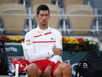  https://mondo.rs/Sport/Tenis/a1383054/Novak-Djokovic-trenirao-Rolan-Garos-bez-novinara.html 
