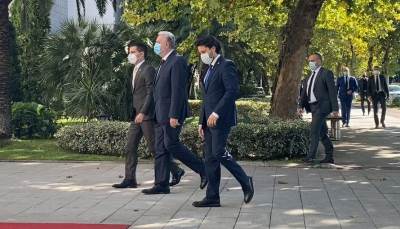  Krivokapić, Bečić i Abazović stigli kod Đukanovića na konsultacije: Ko će biti novi mandatar crnogorske vlade? (VIDEO) 