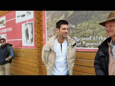  Novak baš voli bose noge, pa i na 3 stepena! Fotografija najboljeg tenisera sveta zaintrigirala regi 