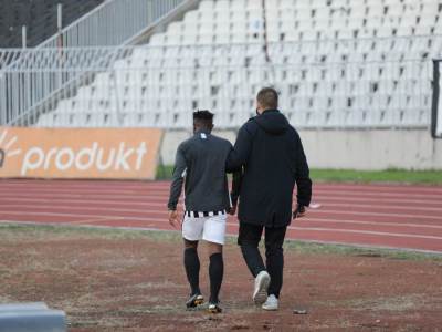  Suma uz aplauze ušao u tunel: Teško se kretao, zbog udarca u oko oseća posledice! 