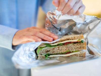  Kuhinjska greška koja može biti kobna: Ako i vi ovako koristite aluminijumsku foliju, odmah prestanite 