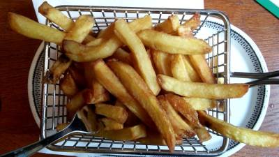  Trik kuvara za savršen pomfrit: Zaboravite prženje u dubokom ulju, spremite ga ovako i biće hrskav i zlatan! 