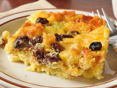  Ne bacajte stari hljeb, već napravite super kolač: Niko neće moći da pogodi šta mu je glavni sastojak! 