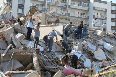  Raste broj žrtava zemljotresa: Dramatično u Turskoj i Grčkoj, spasioci se probijaju kroz ruševine (VIDEO,FOTO) 