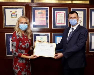  Dom zdravlja uručio zahvalnicu "Hemofarmu" za vrijednu donaciju 