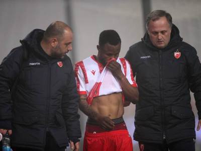  gelor-kanga-povreda-nesvest-gubitak-svesti-pao-na-terenu-fk-indjija-superliga-srbije 