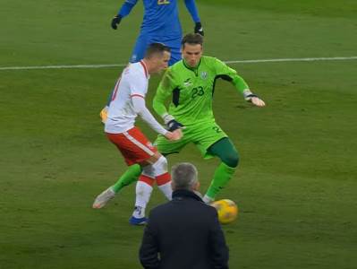  poljska-ukrajina-greska-golmana-andrij-lunin-izblamirao-se-poklon-gol-nojer 