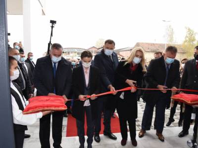 Premijerka Srbije sa zvaničnicima Srpske otvorila Dom kulture u Novoj Topoli 