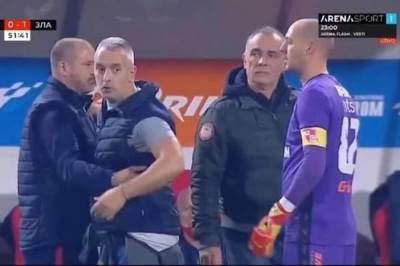  Incident na Zvezdinoj utakmici: Vođa navijača ušao na teren, držao govor igračima, palio baklju 
