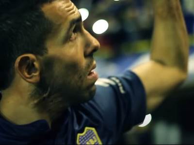  Tevez plače, pa ode da igra fudbal: Suze legende i u svlačionici! 