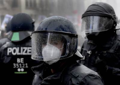  Užas u Frankfurtu: Muškarac nožem ubadao ljude na ulici, više osoba ranjeno (VIDEO) 