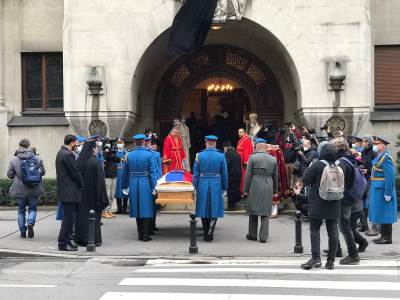  Ispraćaj patrijarha Irineja: Tijelo njegove svetosti unijeto u Sabornu crkvu, okupljen veliki broj vjernika FOTO, VIDEO 