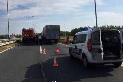  Jeziva saobraćajna nesreća u Hrvatskoj: Tri osobe priklještio kombi, jedna bila pod šleperom 