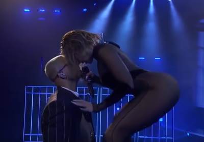  Šokirala na televiziji: Dženifer Lopez nastupila gologuza na dodjeli nagrada! (FOTO, VIDEO) 